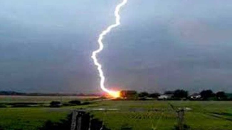 পাকুন্দিয়ায় বজ্রপাতে ৩ শিক্ষার্থীর মৃত্যু...